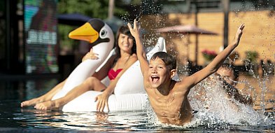 Wodny raj pod dachem! 10 najlepszych aquaparków i basenów w okolicy Łowicza-331575