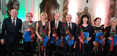 Powiat nagrodził nauczycieli i dyrektorów FOTO FILM-331665