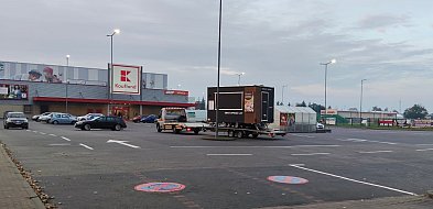 Latarnie świeciły nawet w dzień. Kaufland w Łowiczu tłumaczy, co poszło nie tak-332708