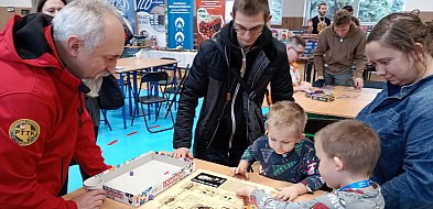 Łowicz gra do późnego wieczora FOTO-333239