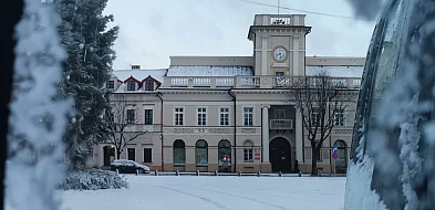 Robi się chłodniej! Śnieg sypie na południu Polski. W Łowiczu też będzie biało?-333512