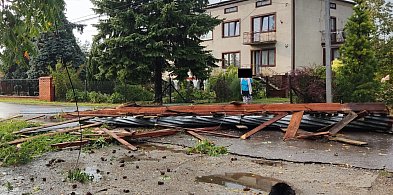 Przyszła nawałnica. Myślałam, że to donice spadają a to dach nam odleciał-330146