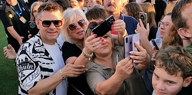 Zenek Martniuk zaśpiewał hity i spotkał się z publicznością FILMY i ZDJĘCIA-330162