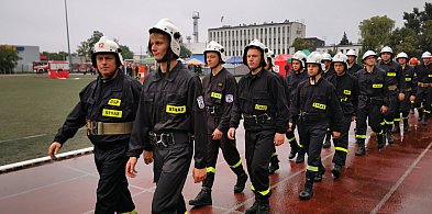 Strażacy rywalizują w Łowiczu. Powiatowe zawody mimo deszczu-330402