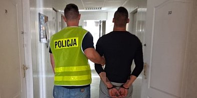 Próbowali okraść market w Łowiczu. Mieli wózki załadowane po brzegi towarem  -330525