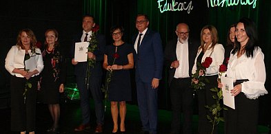 Łowicz. 39 nagród dla dyrektorów, nauczycieli oraz pracowników szkół i przedszkoli-331336