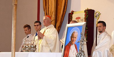 WEHIKUŁ CZASU: Relikwie Jana Pawła II w parafii w Boczkach Chełmońskich-331464