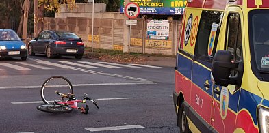 Potrącenie rowerzysty na ul. Poznańskiej w Łowiczu. Są utrudnienia w ruchu-332522