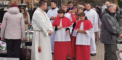 Piekło myślenia tylko o sobie. Mocne słowa na cmentarzu w Łowiczu-332546