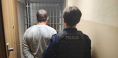 Groził i szarpał się z ratownikami. Agresor trafił do policyjnej celi-332660