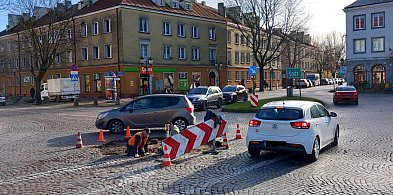 Poprawiają nawierzchnię Starego Rynku, ale czy to rozwiąże problem?-333176