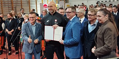 Łowicz. Miasto dostało 2 mln, by za 2 lata powstał nowy Orlik (FOTO)-333287