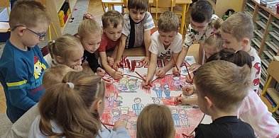 Łowicz: Przedszkole „Pod Świerkami” w kampanii „Dzieciństwo bez przemocy”-333470