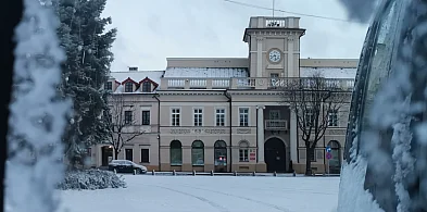 Robi się chłodniej! Śnieg sypie na południu Polski. W Łowiczu też będzie biało?-333512