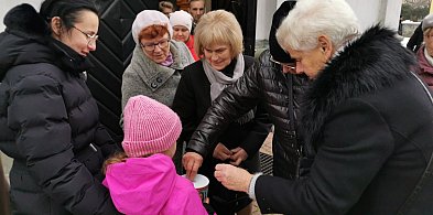 Parafianie ze Świętego Ducha wspierają leczenie 8-letniej Zuzi z Łowicza-333933