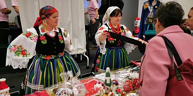 Duże zainteresowanie kiermaszem bożonarodzeniowym w szkole przy Ułańskiej (FOTO)-333942