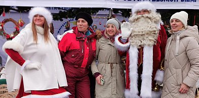 Mikołaj dotarł do Nieborowa! Jarmark tętni świąteczną atmosferą (FOTO)-333954