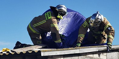 W Lubiankowie pod Głownem wiatr zerwał dach z domu-330123