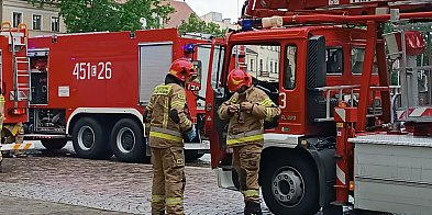 O 2.00 w nocy strażacy pomogli podnieść męża...-333329