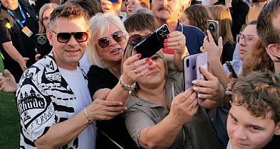 Zenek Martniuk zaśpiewał hity i spotkał się z publicznością FILMY i ZDJĘCIA-330162