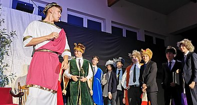 O zdradzie i głupocie. Klasyka Kochanowskiego z aktualnym przesłaniem  -330412