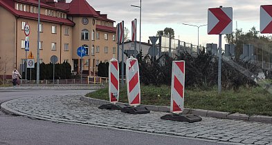 Łowicz. Drogowcy poprawili rondo-332115