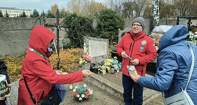 Kwesta na łowickich cmentarzach już w weekend. Wolontariuszy nie brakuje-332282