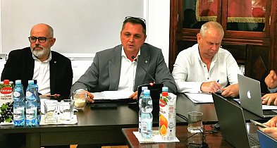 Burmistrz Siewiera z wyższym wynagrodzeniem – ostry sprzeciw opozycji-332501