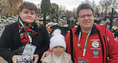 Łowicz. Drugi dzień, a oni nadal stoją. Wciąż możesz pomóc ratować cenne nagrobki-332567