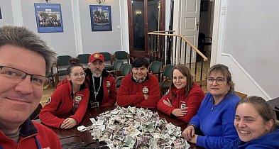 Łowicz. Więcej niż rok temu! Jest kolejny rekord kwesty na cmentarzach-332702