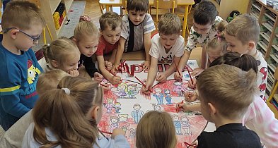 Łowicz: Przedszkole „Pod Świerkami” w kampanii „Dzieciństwo bez przemocy”-333470