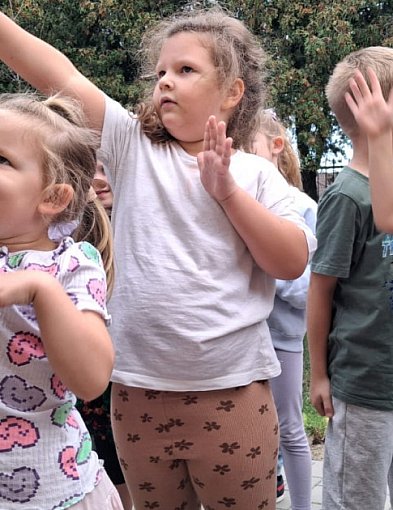 Taneczny poranek, zumba i magiczna skrzynia w Przedszkolu nr 6-330697