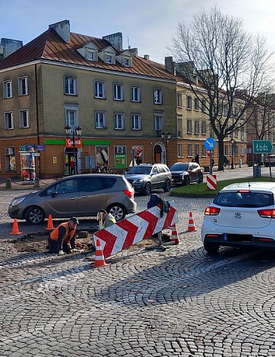Poprawiają nawierzchnię Starego Rynku, ale czy to rozwiąże problem?-333176