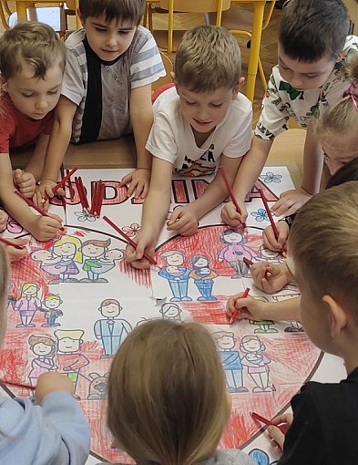 Łowicz: Przedszkole „Pod Świerkami” w kampanii „Dzieciństwo bez przemocy”-333470