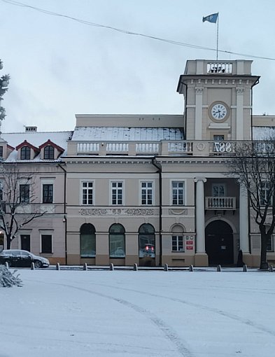 Robi się chłodniej! Śnieg sypie na południu Polski. W Łowiczu też będzie biało?-333512