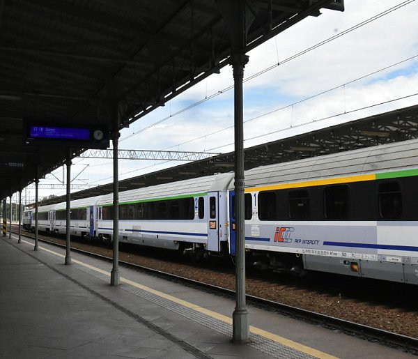 Specjalna oferta Intercity. Nauczyciele i studenci pojadą pociągiem za złotówkę-330447