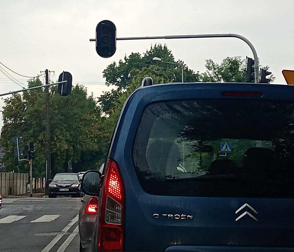 Nie działa sygnalizacja na DK92. Napięte nerwy kierowców w Łowiczu-330435