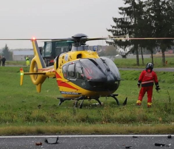 Dramat na DK 92. Śmigłowiec LPR lądował przy drodze-331347