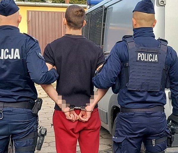 Wpadka 30-latka w Łowiczu. W plecaku miał pół kilo amfetaminy-331668