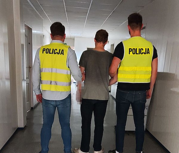 Internetowy oszust w rękach policjantów-331863