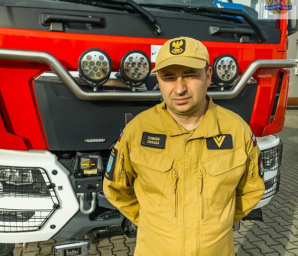 Uratował kobietę z płonącego domu. "Wiedziałem, że muszę to zrobić"-332076