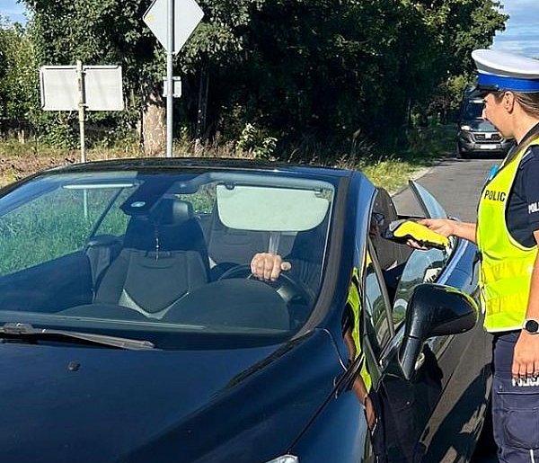 Pod Łowiczem. Kierowała z 1,8 promila alkoholu. Grozi jej do 3 lat więzienia-332186