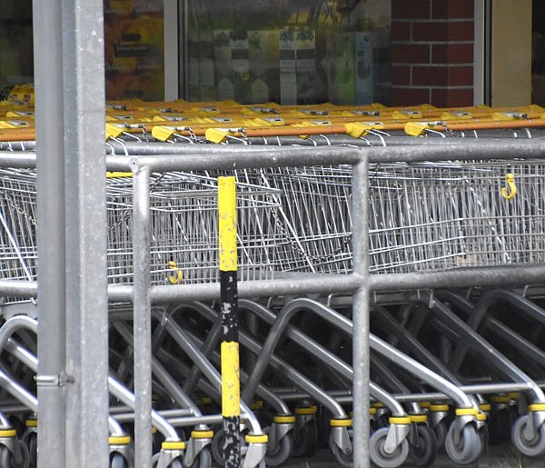 Czy 1 listopada zrobisz zakupy? Ten weekend zaskoczy wielu klientów-332519