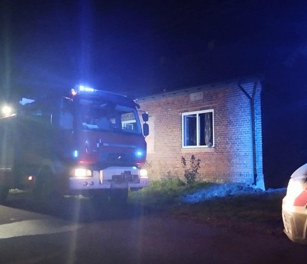 Gmina Domaniewice. Tragiczny pożar domu w Stroniewicach. Nie żyje jedna osoba-332855