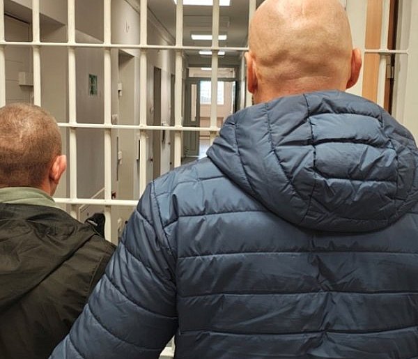 Przetrzymywana i bita. Uciekła, gdy sprawca się zagapił-333122