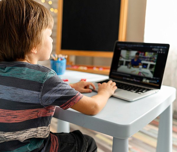 Popularni influencerzy mogą mieć kłopoty. Treści dla dzieci budzą kontrowersje-333167