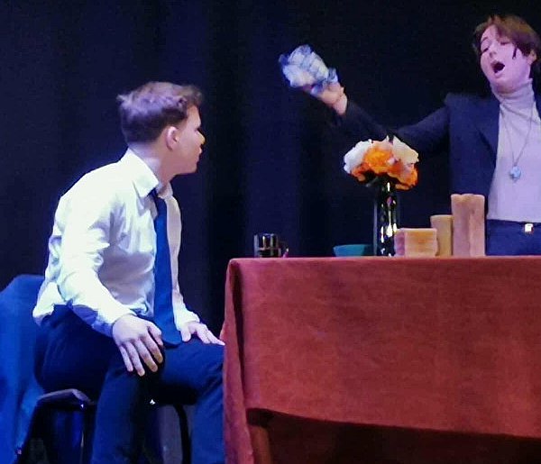 Łowicz. W szkole pijarskiej trwa święto teatru. Młodzież podejmuje ważny temat-333536