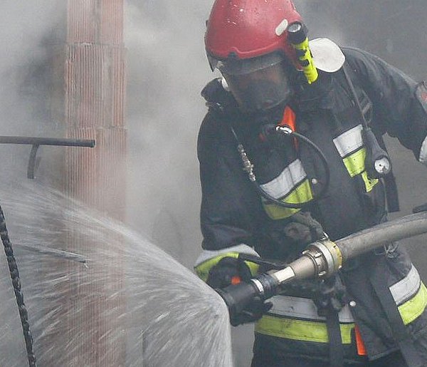 Właściciel opanował pożar, strażacy dogasili-333588