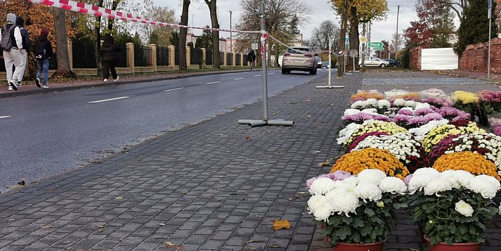 Miasto już dziś zamknęło parkingi przy cmentarzach!