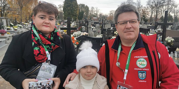 Łowicz. Drugi dzień, oni nadal stoją. Wciąż można pomóc-332567